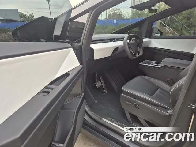 Tesla Cybertruck — Фото автомобиля 13