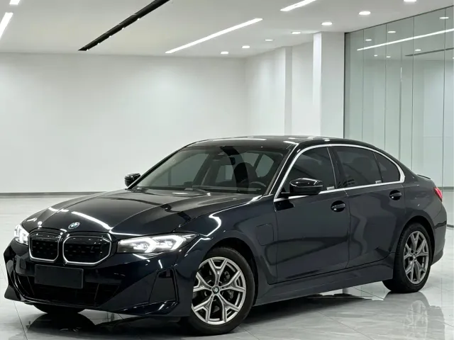 Фотография автомобиля — BMW i3