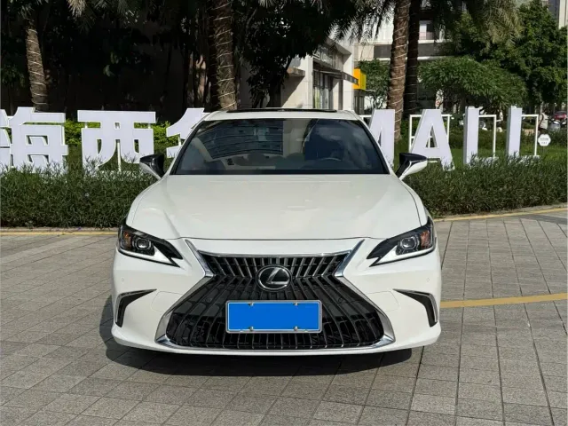 Lexus ES — Фото автомобиля 2