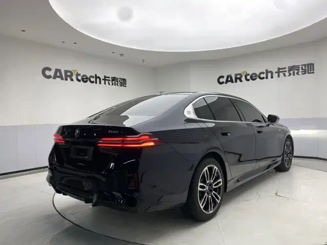 BMW 5 Series — Фото автомобиля 5