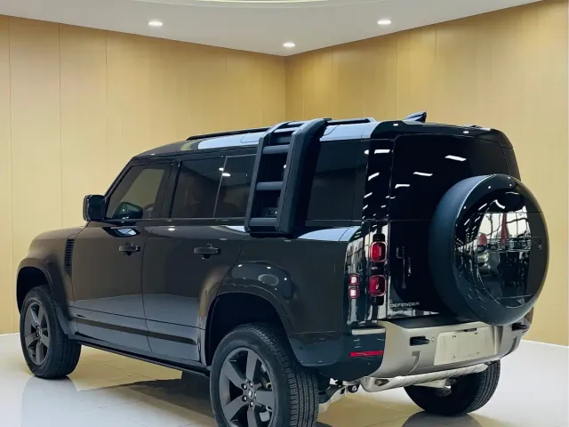 Land Rover Defender — Фото автомобиля 7