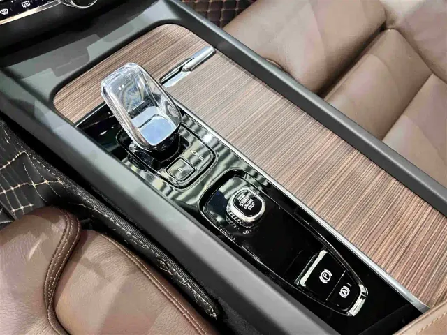 Volvo XC60 — Фото автомобиля 16