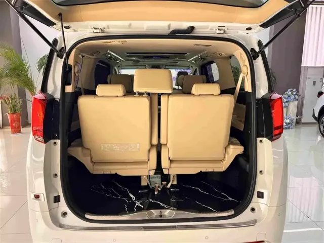 Toyota Alphard — Фото автомобиля 25