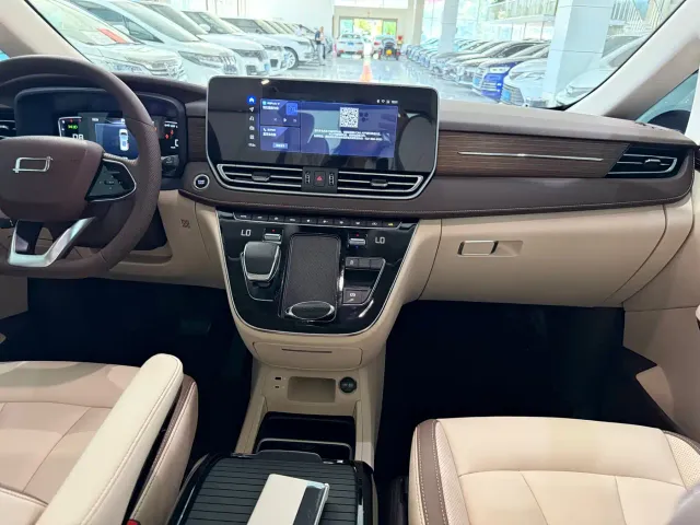 Bestune Besturn M9 — Фото автомобиля 16