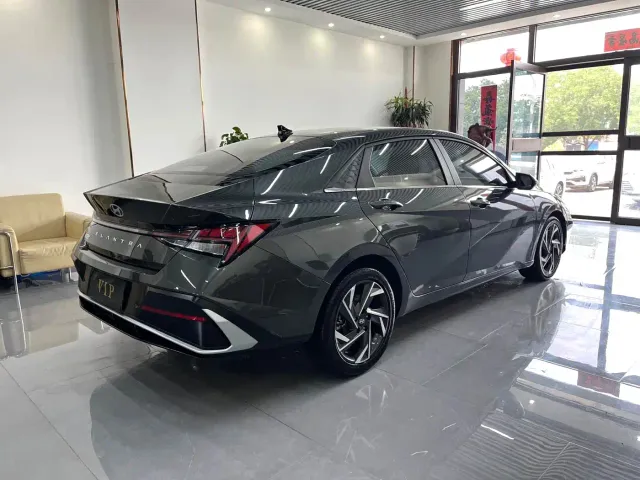 Hyundai Elantra — Фото автомобиля 2