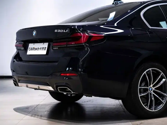 BMW 5 Series — Фото автомобиля 11