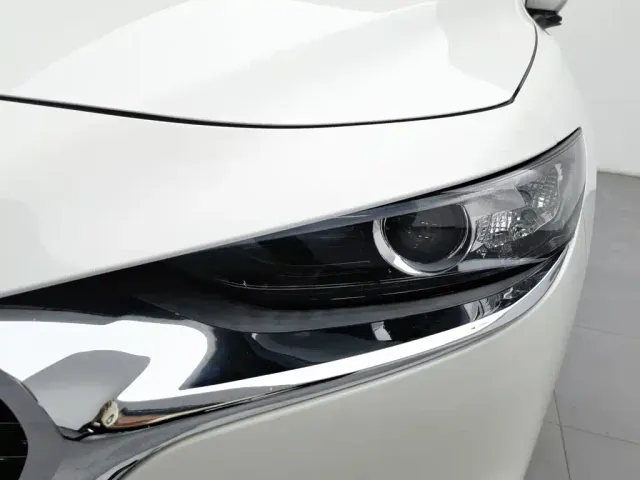 Mazda Axela — Фото автомобиля 7