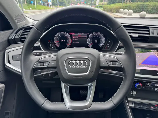 Audi Q3 — Фото автомобиля 10