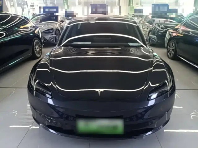 Tesla Model 3 — Фото автомобиля 2