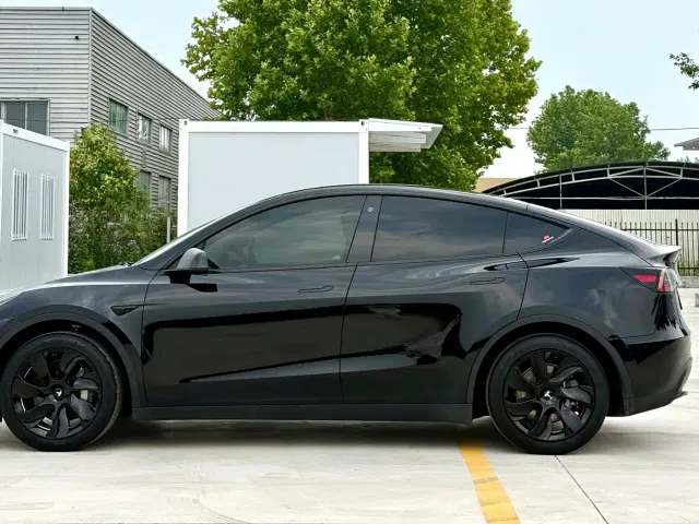 Tesla Model Y — Фото автомобиля 6