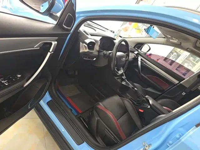 Geely Binyue — Фото автомобиля 15