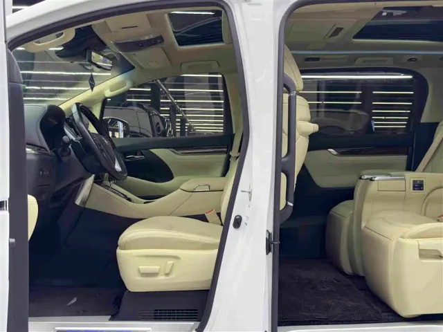 Toyota Alphard — Фото автомобиля 8