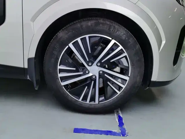 Lynk & Co Lynk & Co 08 EM-P 2023 120km Long Range Pro — Фото автомобиля 6
