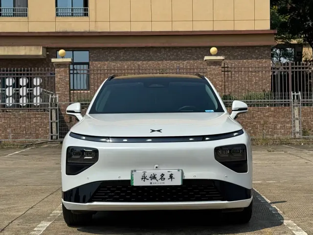 Xpeng G9 — Фото автомобиля 2