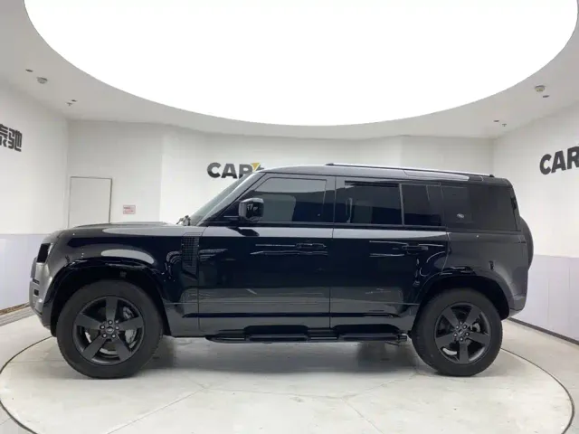 Land Rover Defender — Фото автомобиля 8
