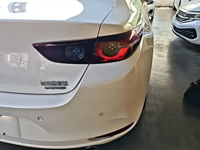 Mazda Axela — Фото автомобиля 7
