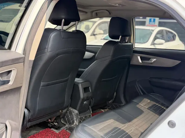 BYD Qin — Фото автомобиля 4