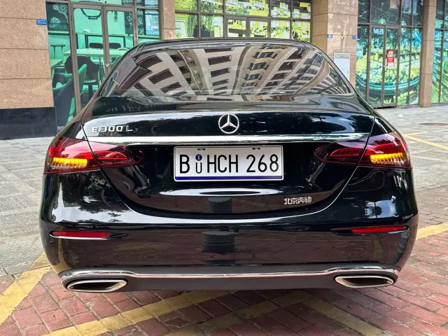 Mercedes-Benz E-Class — Фото автомобиля 5