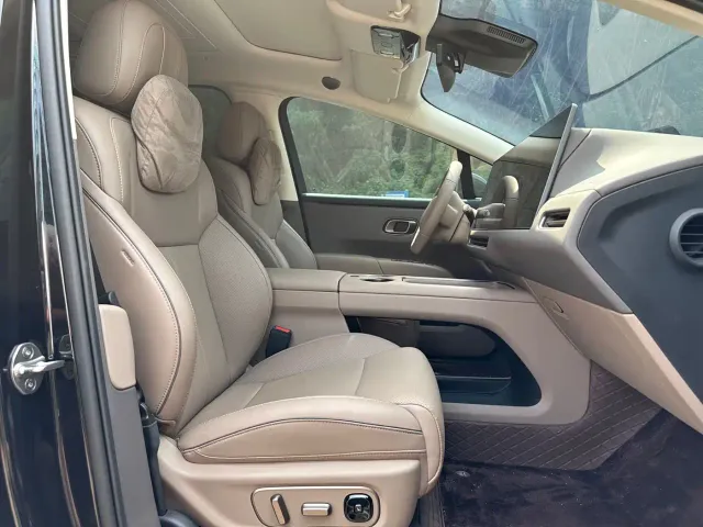 Li Auto i8 — Фото автомобиля 6