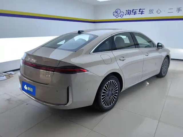 Roewe M7 DMH — Фото автомобиля 3