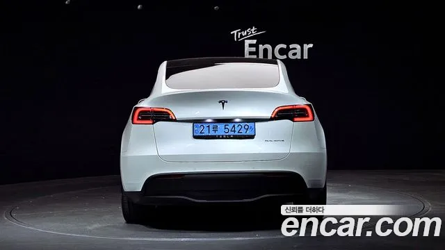 Tesla Model Y — Фото автомобиля 4