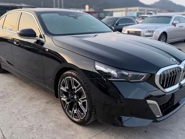 BMW 5 Series — Фото автомобиля 3