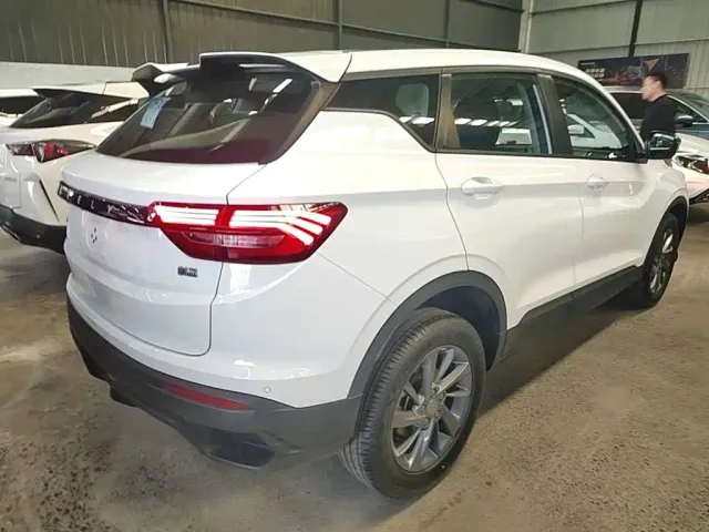 Geely Binyue — Фото автомобиля 6