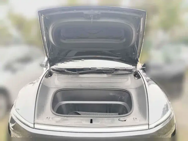 Tesla Model Y — Фото автомобиля 3