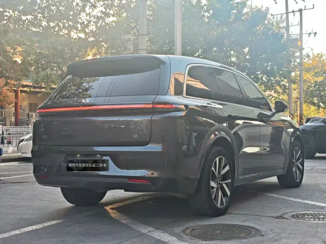 Li Auto L8 — Фото автомобиля 8