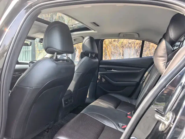 Mazda Axela — Фото автомобиля 3