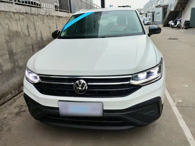 Volkswagen Tiguan L — Фото автомобиля 2