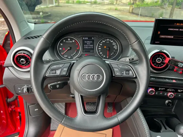 Audi Q2L — Фото автомобиля 7