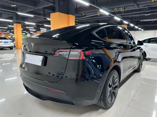 Tesla Model Y — Фото автомобиля 7