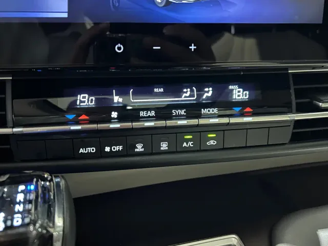 Toyota Granvia — Фото автомобиля 15