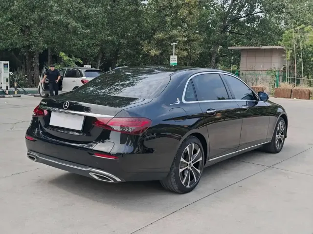 Mercedes-Benz E-Class — Фото автомобиля 12