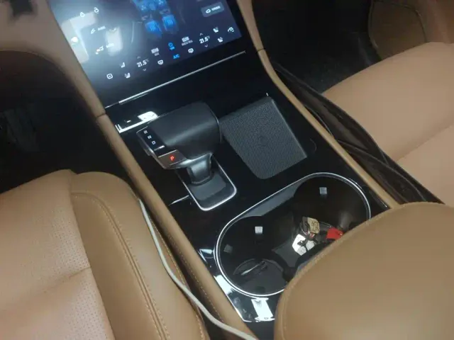 Li Auto ONE — Фото автомобиля 16