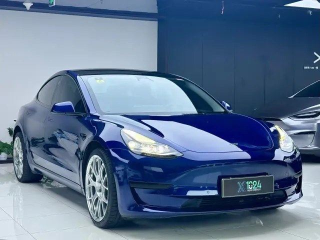 Tesla Model 3 — Фото автомобиля 3