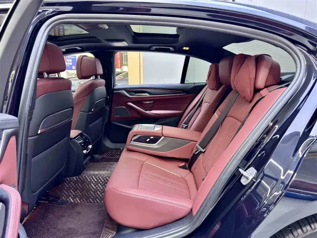 BMW 5 Series — Фото автомобиля 7