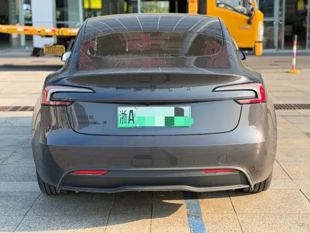 Tesla Model 3 — Фото автомобиля 3