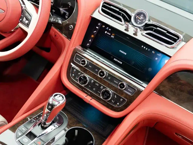Bentley Bentayga — Фото автомобиля 19