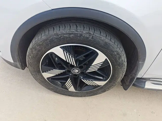 BYD Tang — Фото автомобиля 22