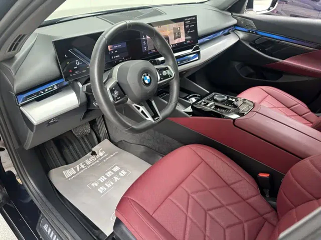 BMW 5 Series — Фото автомобиля 10