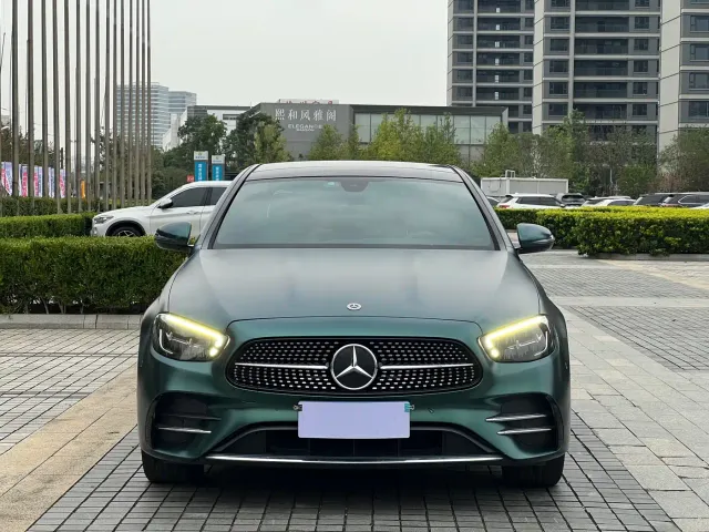 Mercedes-Benz E-Class — Фото автомобиля 2