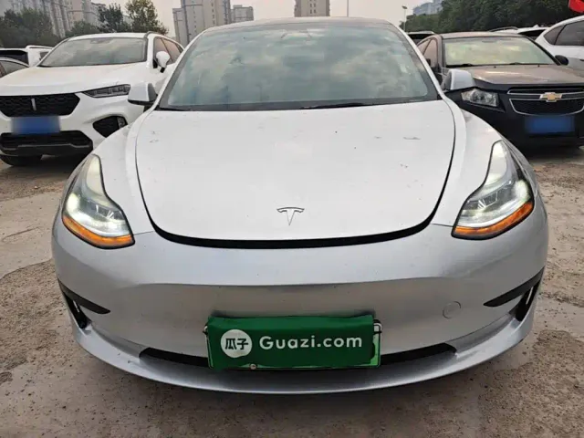 Tesla Model 3 — Фото автомобиля 2