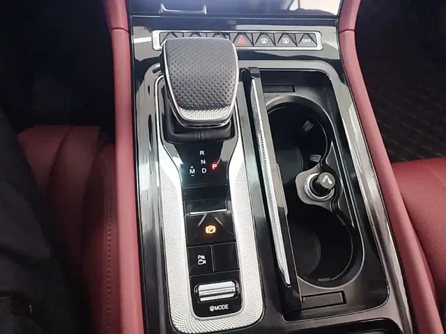 Hongqi H5 — Фото автомобиля 13