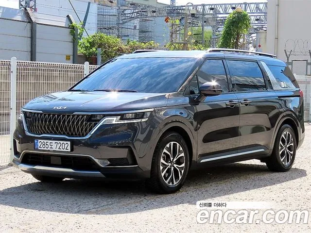 Kia Carnival Generation 4 — Фото автомобиля 2