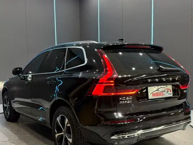 Volvo XC60 — Фото автомобиля 8
