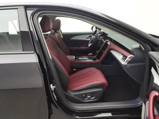 Hongqi H5 — Фото автомобиля 23