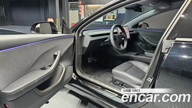 Tesla Model 3 — Фото автомобиля 8