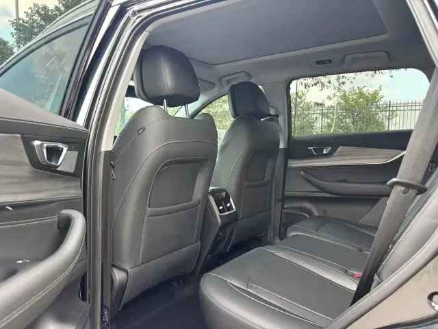Chery Tiggo 8 — Фото автомобиля 6